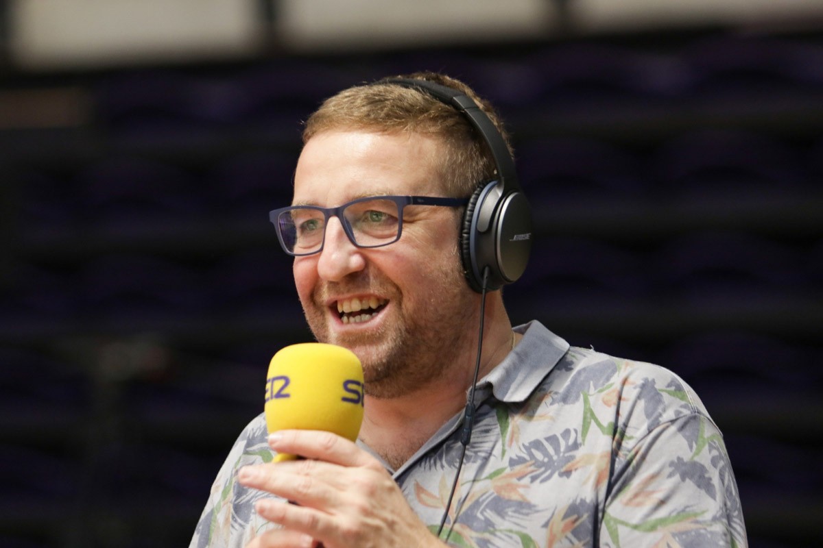 Carles Jódar condueix les retransmissions del bàsquet a Ràdio Manresa
