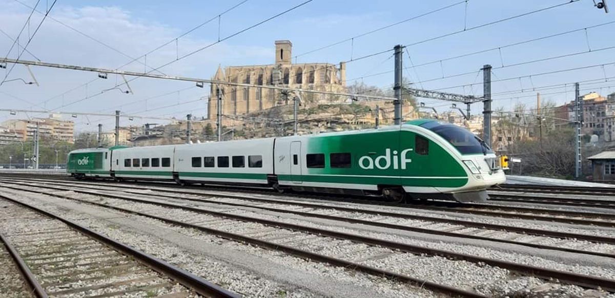 El tren laboratori d'Adif a l'estació de Manresa