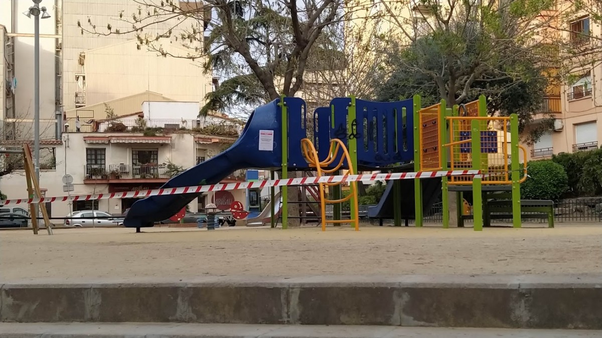 Els parcs infantils, amb accés restringit