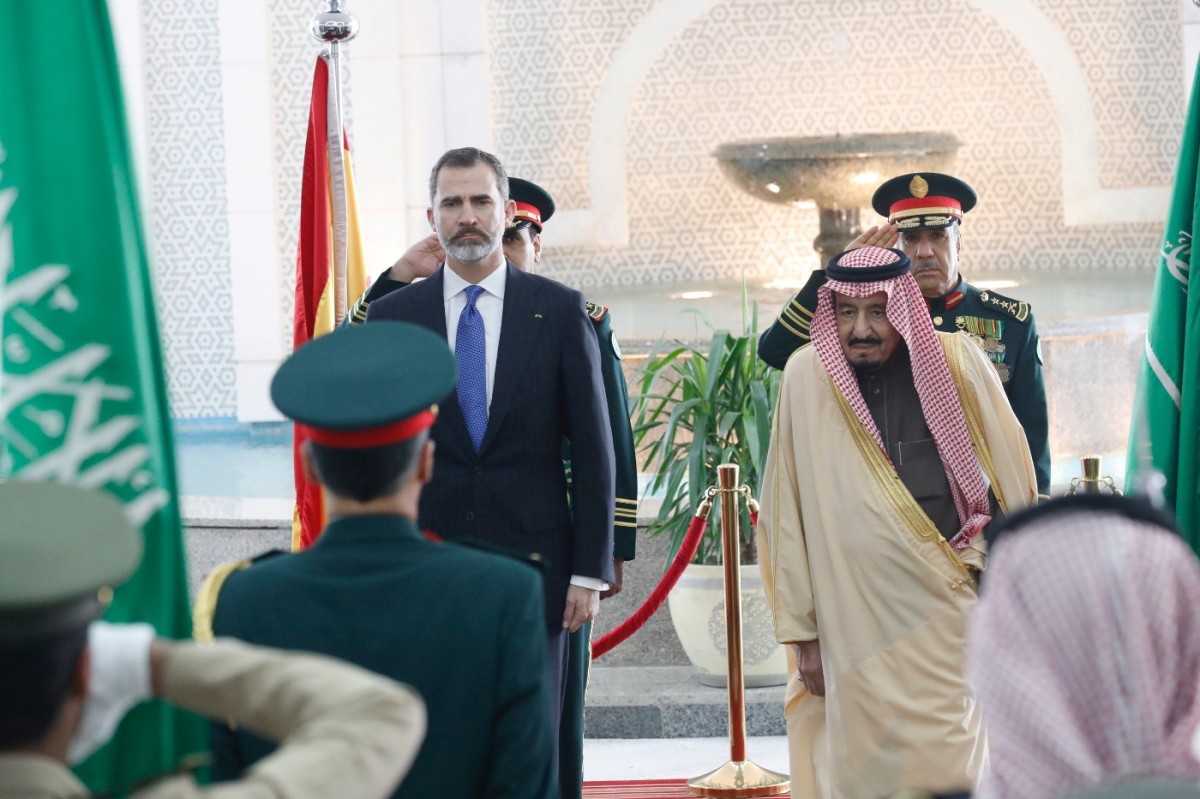 Felip VI amb el rei d'Aràbia Saudita, Salman Bin Abdulaziz Al-Saud, l'any 2017.