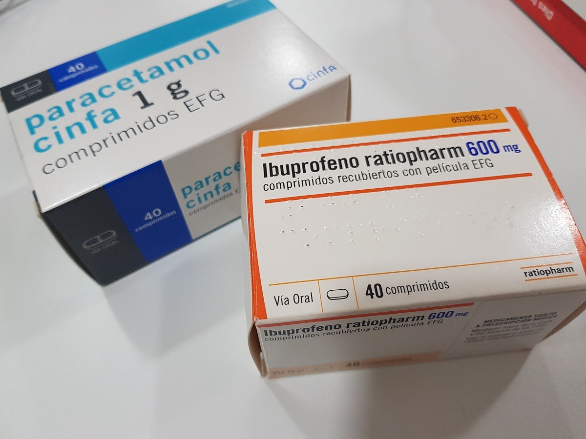Caixes de paracetamol i ibuprofèn.