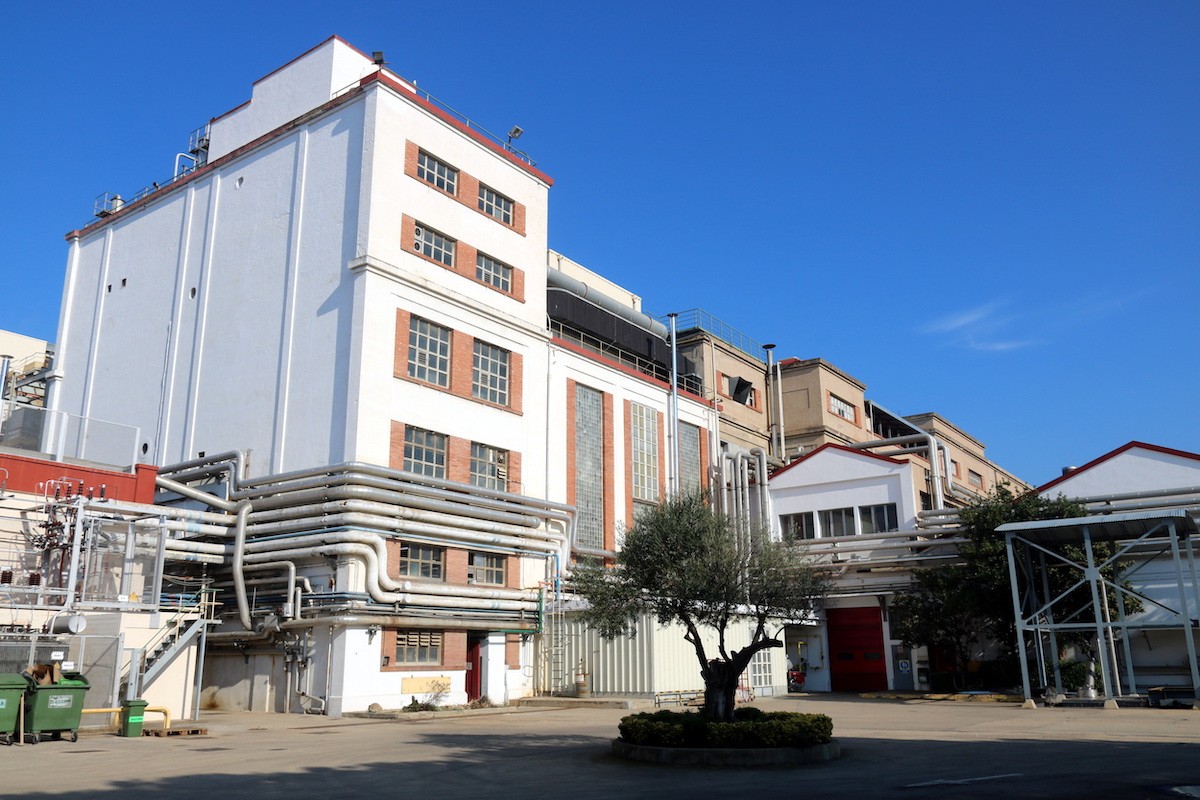 Exterior de la planta tèxtil de Nylstar a la zona industrial de Blanes.