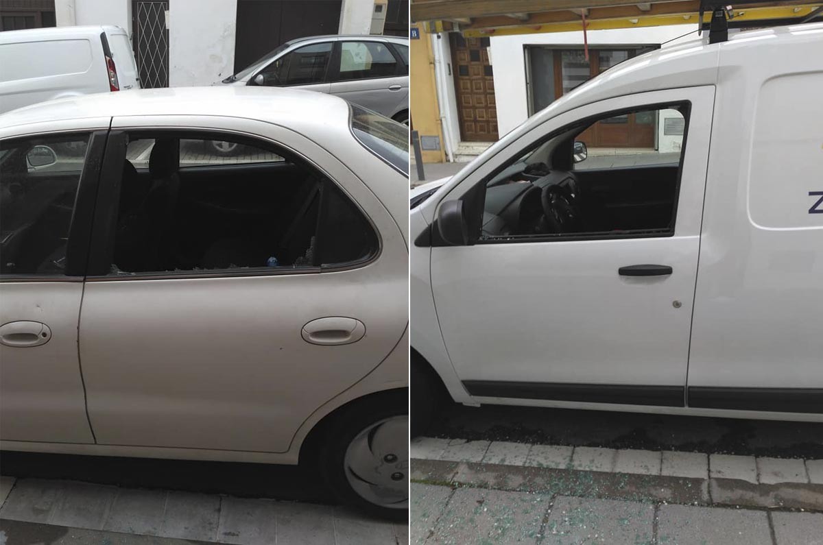 Dos dels vehicles amb els vidres trencats a Vilalba Sasserra