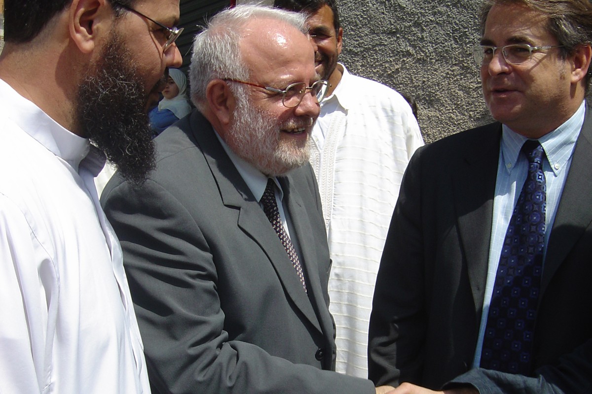 Rian Tatary Bakry entre Abdul·lah Hammouch i Jordi Valls, president d'Al Fath i alcalde el 2005