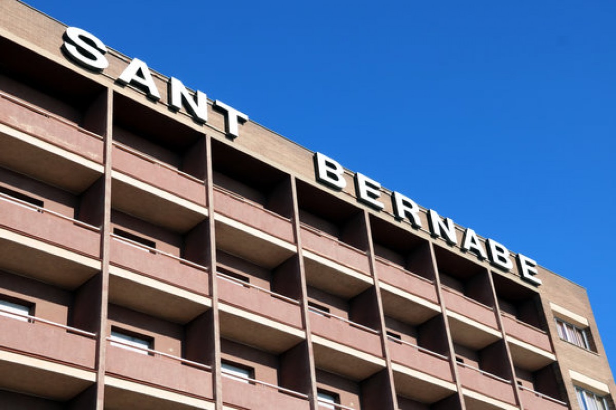 Foto de la façana de l'Hospital Sant Bernabé.