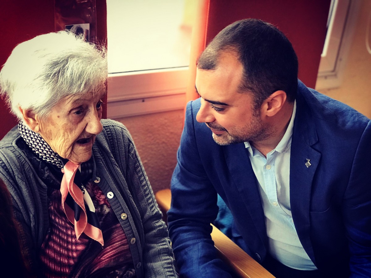 L'alcalde de Terrassa, Jordi Ballart, en la visita que va fer a Bonastre pel seu 107è aniversari.