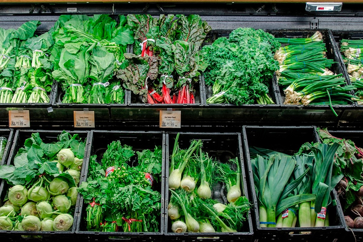 Estació de verdures en un supermercat