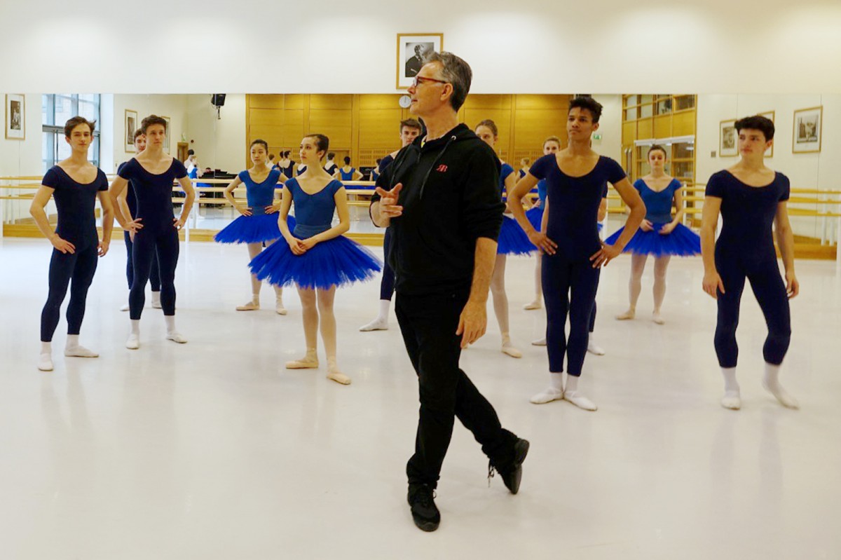 Classe de dansa amb el director del Programa d'Alt Rendiment, Rodolfo Castellanos. 