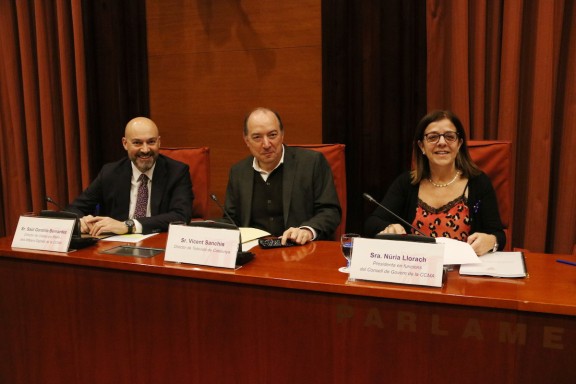 Els directors de Catalunya Ràdio i TV3 amb la presidenta en funcions de la CCMA, Núria Llorach.