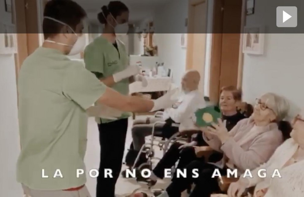 Captura del vídeo homenatge als avis i àvies