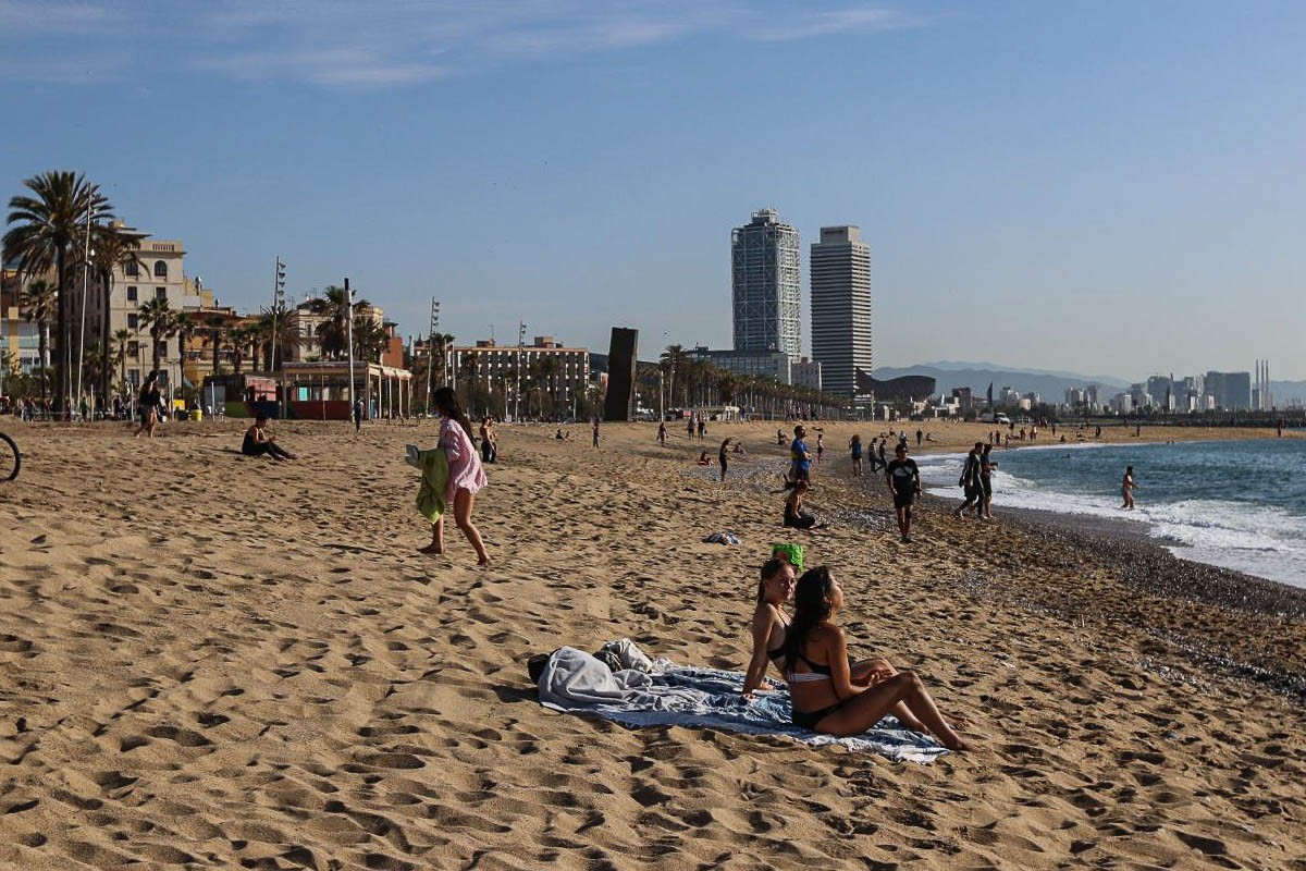 Una platja de Barcelona, en una imatge recent.