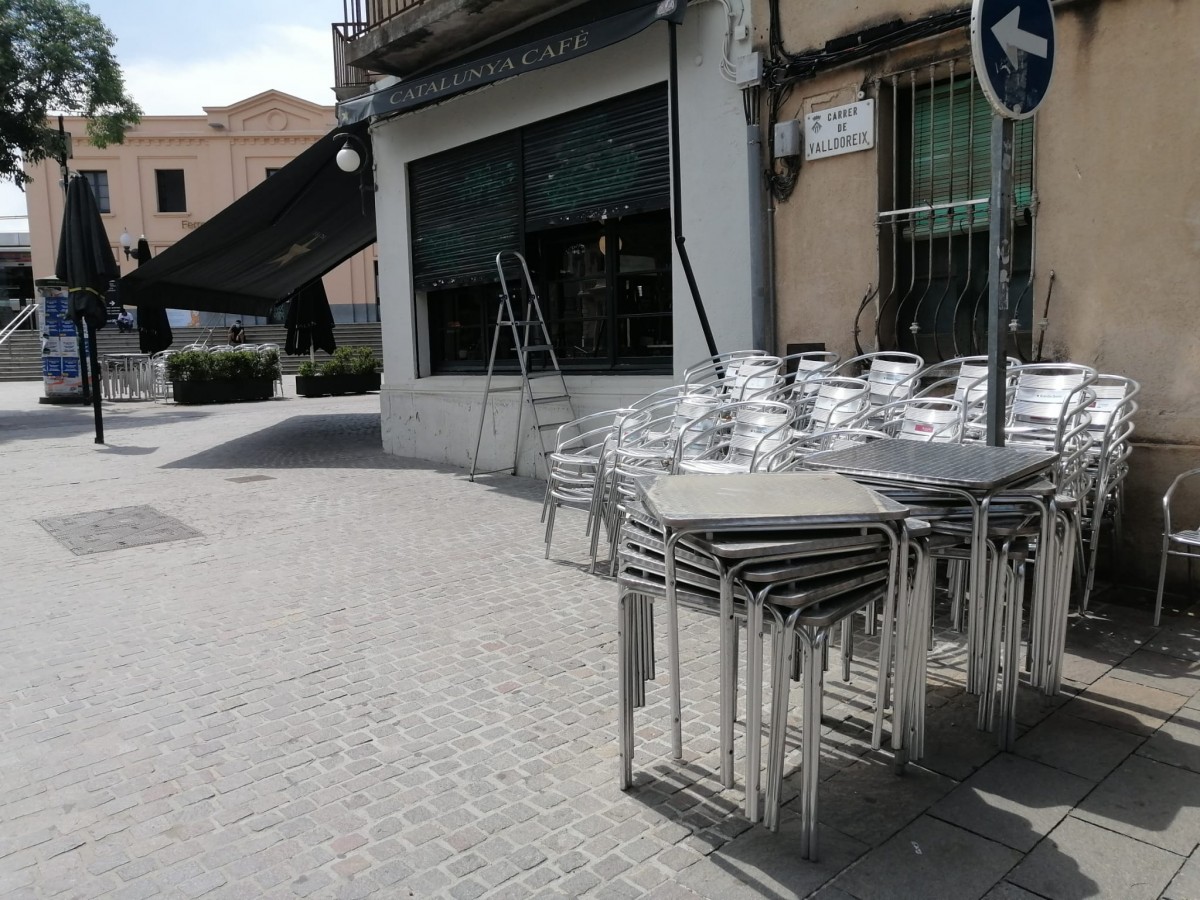La terrassa d'un bar tancada a Barcelona en el primer dia de restriccions.