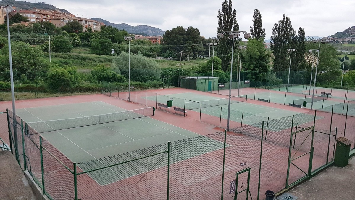 Pistes de tennis a la zona esportiva.