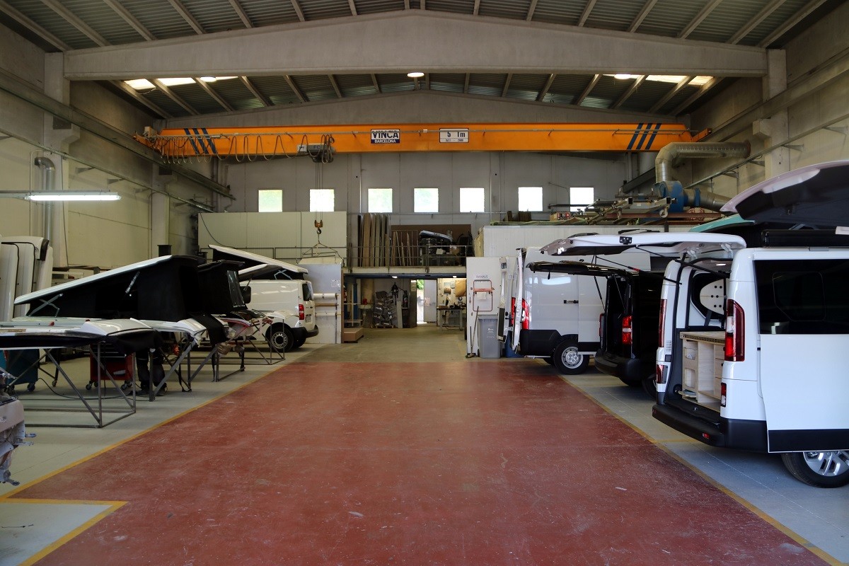 Empresa Bram Tecnologies, dedicada a la camperització de furgonetes i a la instal•lació de sostres per als vehicles