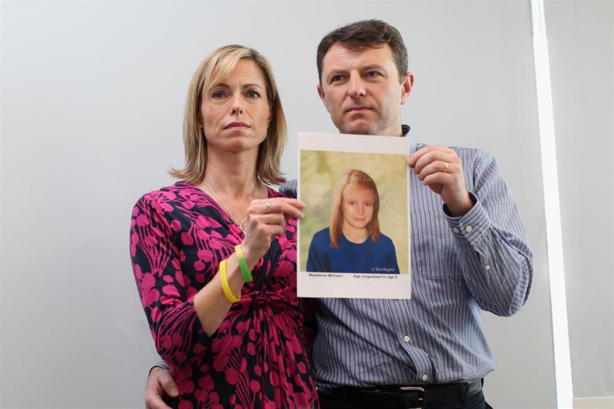 Kate i Gerry McCann, amb una foto de la seva filla desapareguda