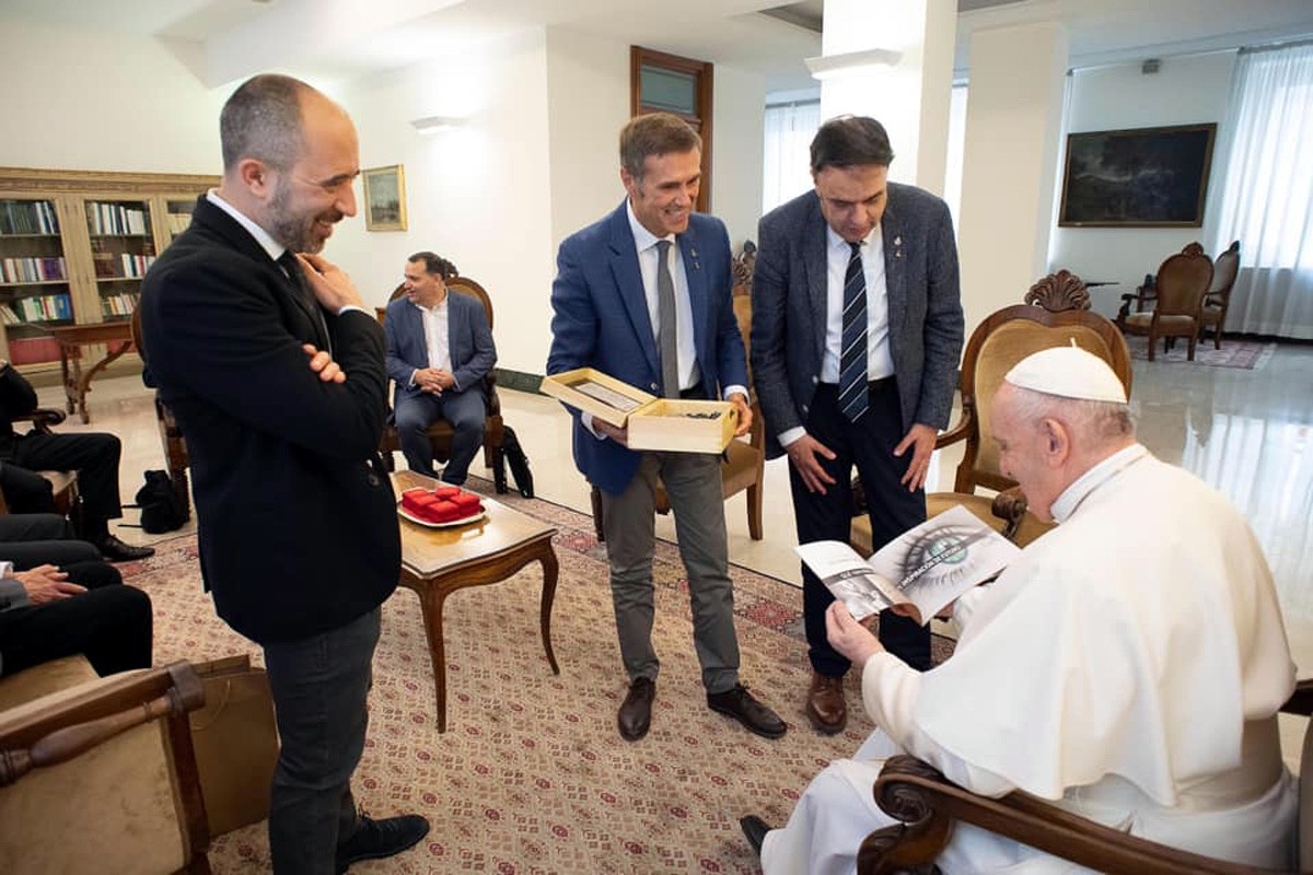 El papa Francesc rep la delegació de Manresa i s'interessa pel projecte sobre el llegat de Sant Ignasi de Loiola