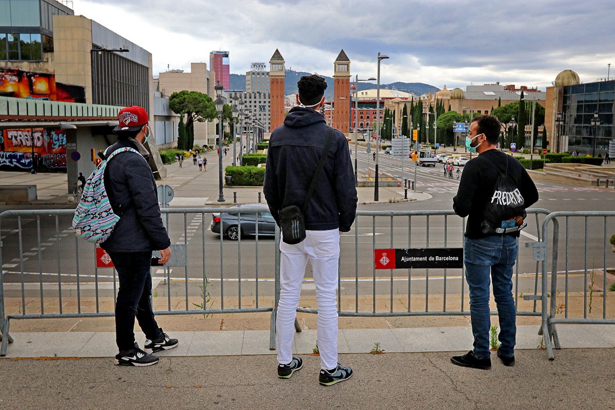 Tres usuaris del pavelló de Montjuïc