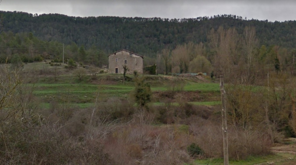 Els robatoris es van dur a terme en masies ubicades als municipis de Viver i Serrateix, Santa Maria de Merlès, Puig-Reig i Berga