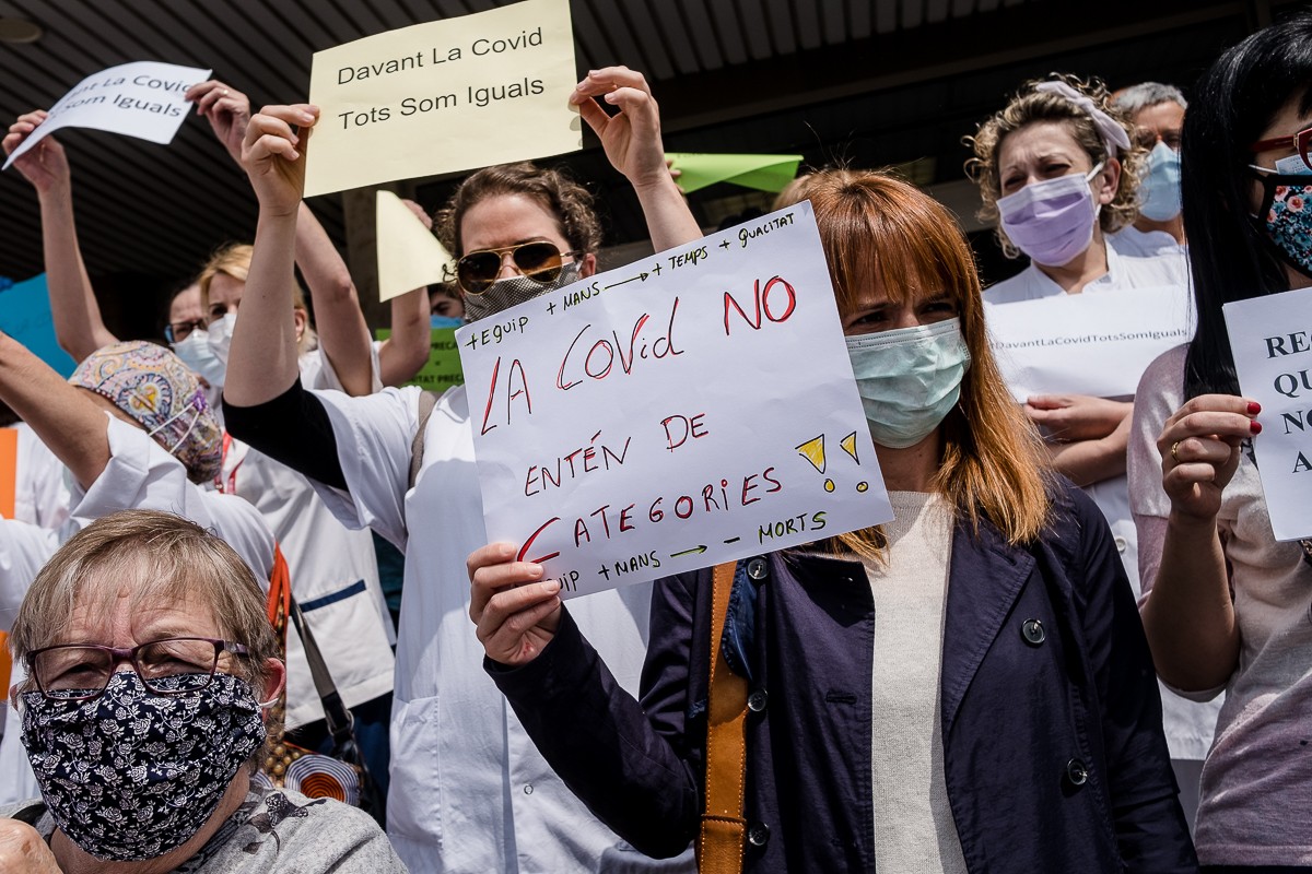 Protesta a l'Hospital de Vic per la paga extra per als sanitaris.