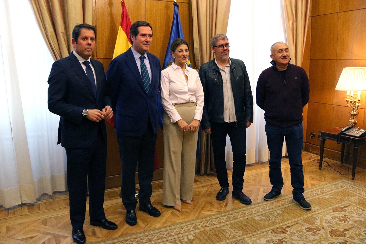 Els signants del govern espanyol, la patronal i els sindicats per l'acord de prorrogar els ERTO fins el 30 de setembre