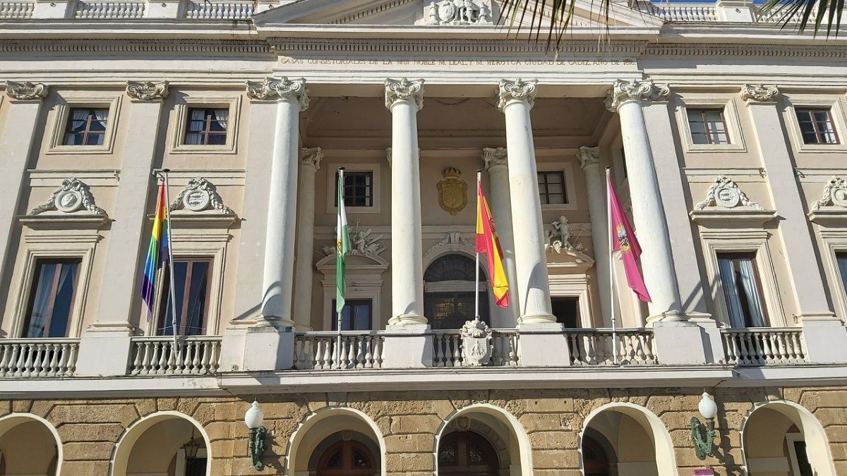 La bandera LGTBI a l'Ajuntament de Cadis