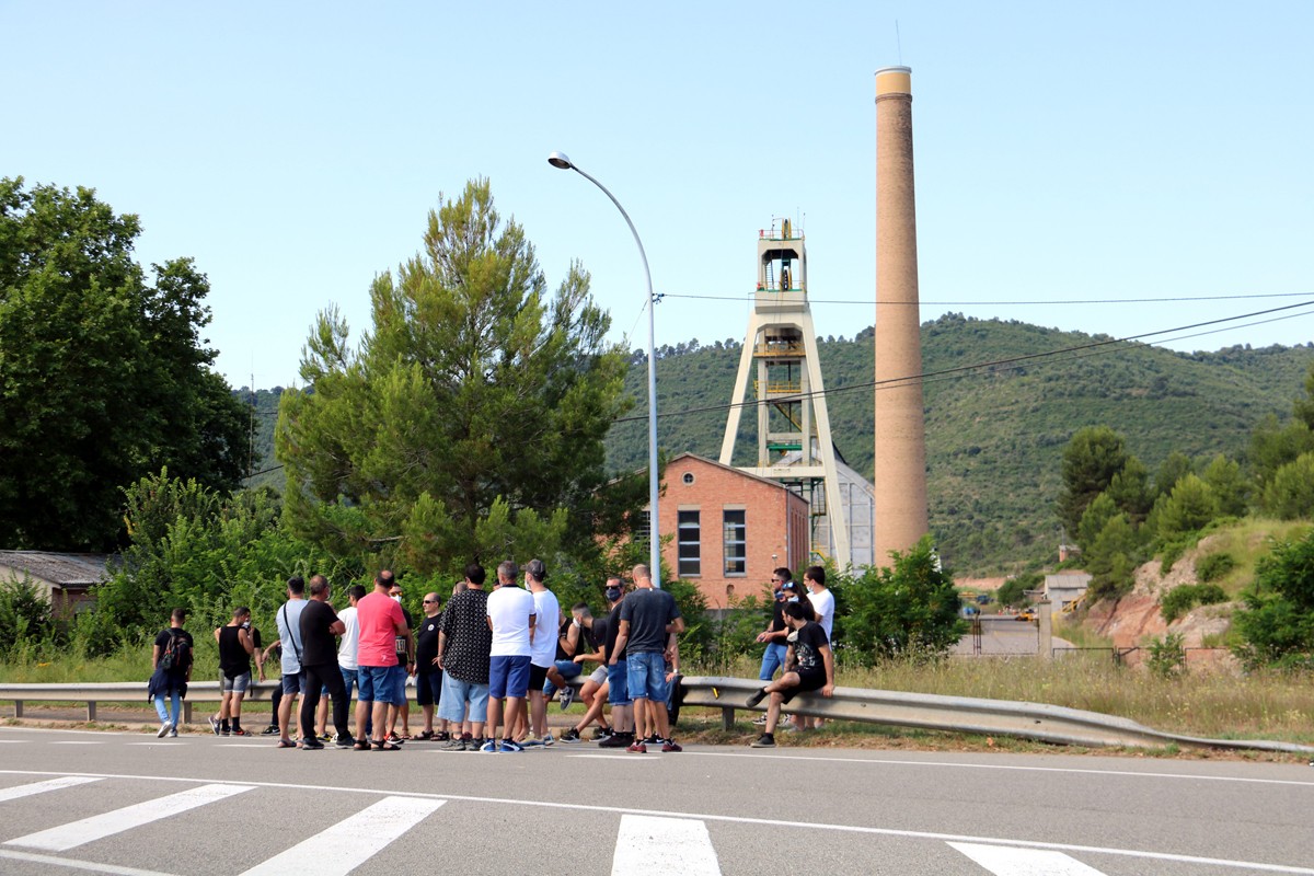 Grup de treballadors a la mina de Vilafruns.