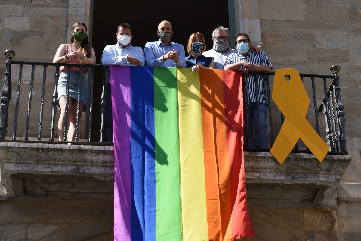 La bandera LGTBI tornarà a estar penjada a l'Ajuntament