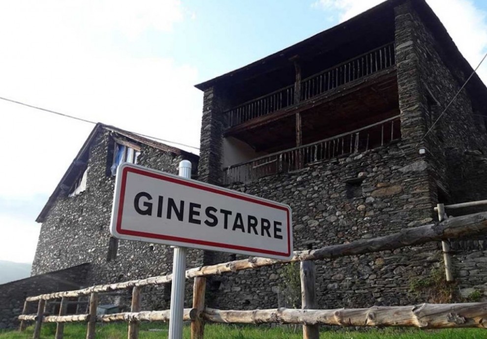Casa Bringué està situada a Ginestarre