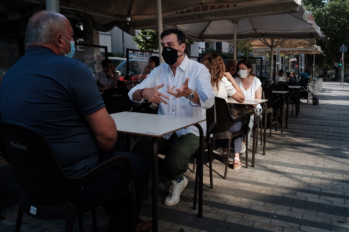 Gent amb mascareta al centre de Terrassa.