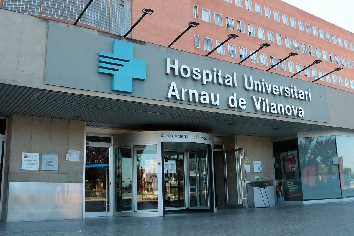 L'hospital de campanya del SEM instal·lat al davant de l'Arnau de Vilanova de Lleida per atendre casos de covid-19, e