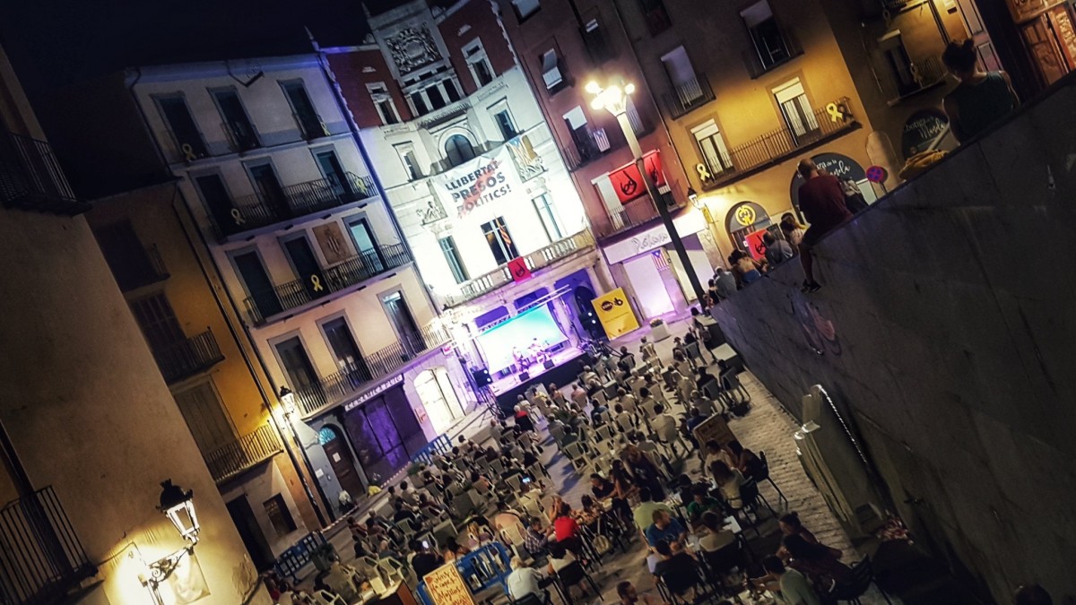  La programació s'ha tancat a ritme flamenc amb Lidia Mora & Ruselito, a la plaça de Sant Pere.
