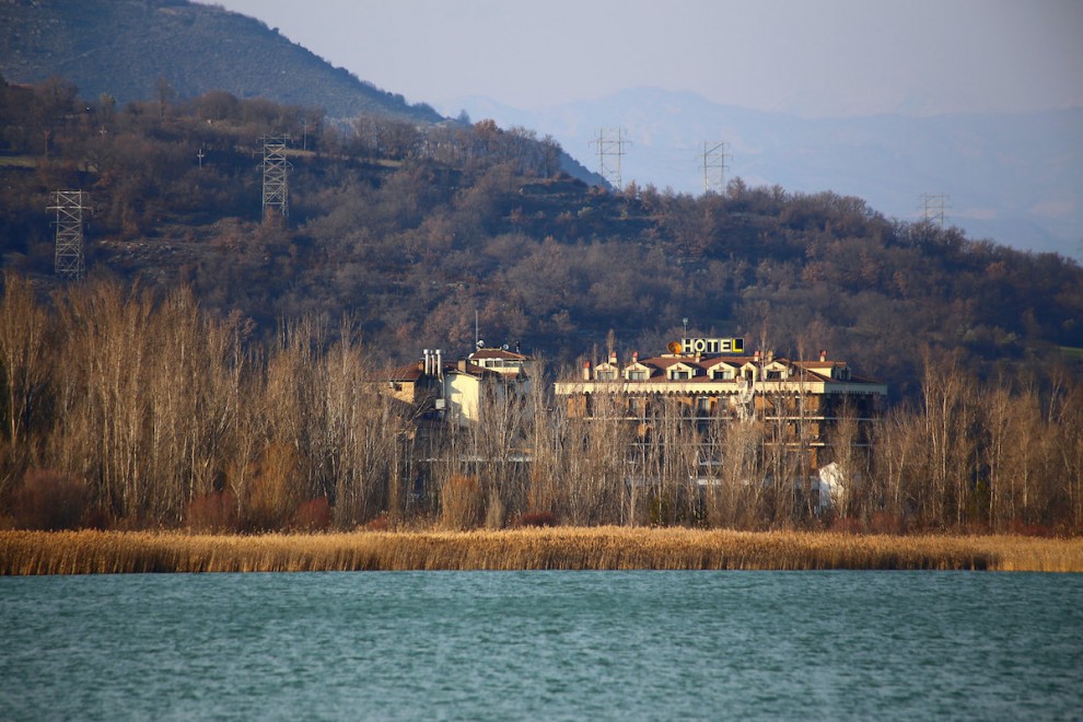 L’Hotel Terradets de Cellers, al costat de l’embassament de Terradets