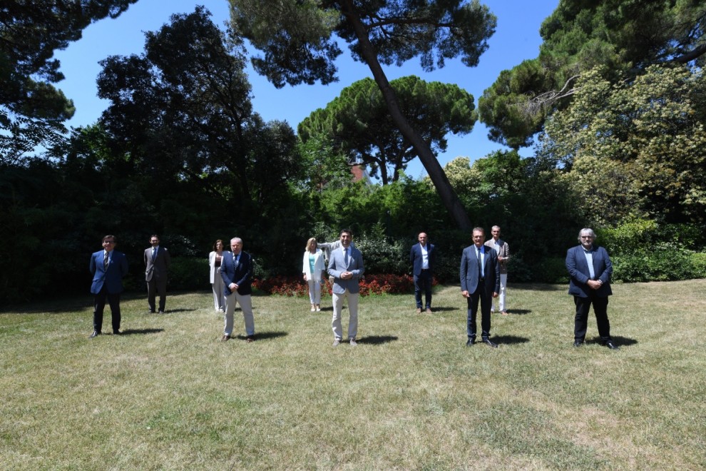 Imatge dels participants de la reunió al Palau de Pedralbes 