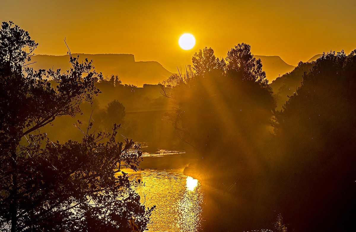 El sol reflectit al riu Ter, a les Masies de Voltregà