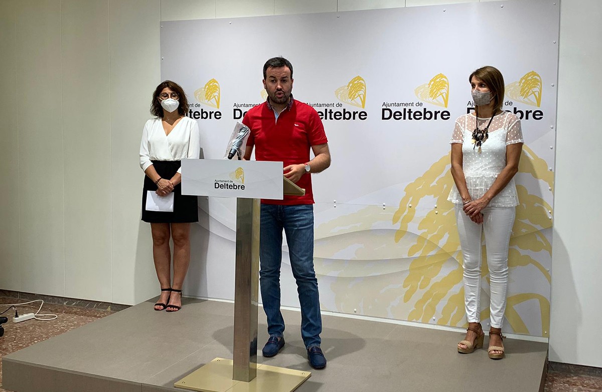 L'alcalde, Lluís Soler, i els regidors responsables han presentat els ajuts a l'Ajuntament