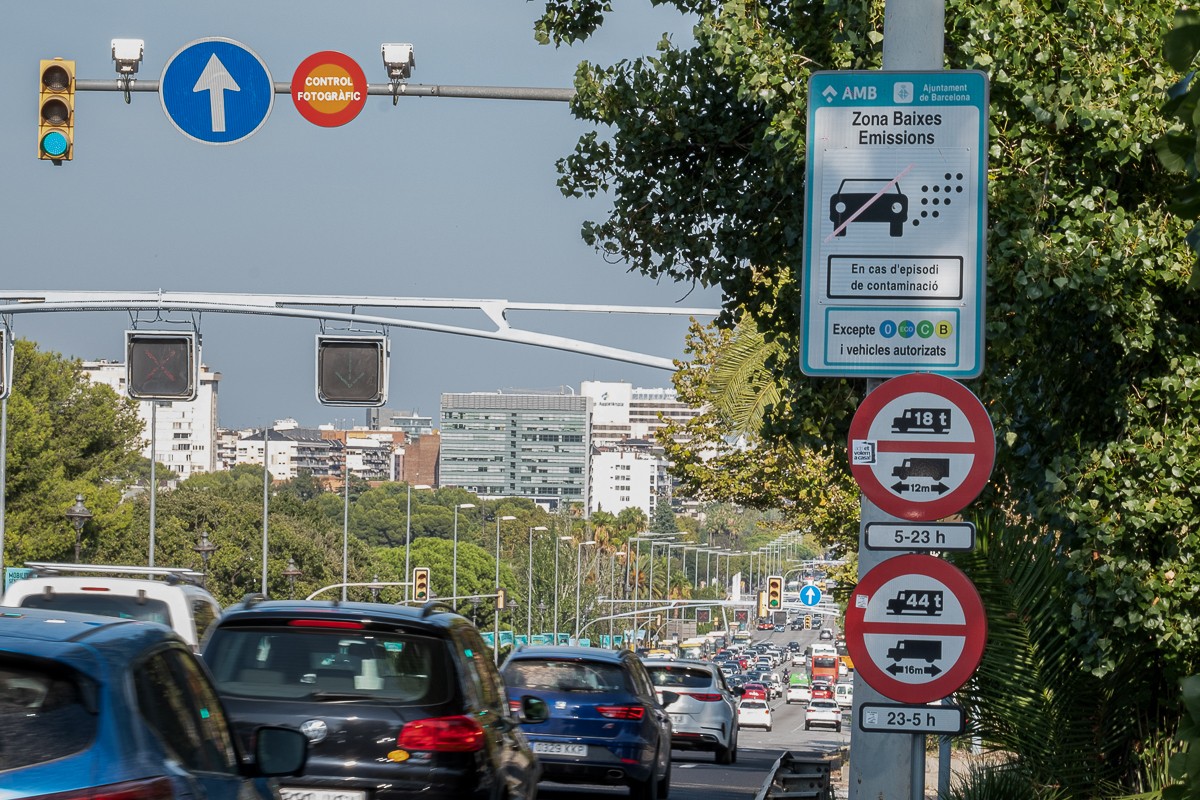 Zona de Baixes Emissions a l'entrada de Barcelona
