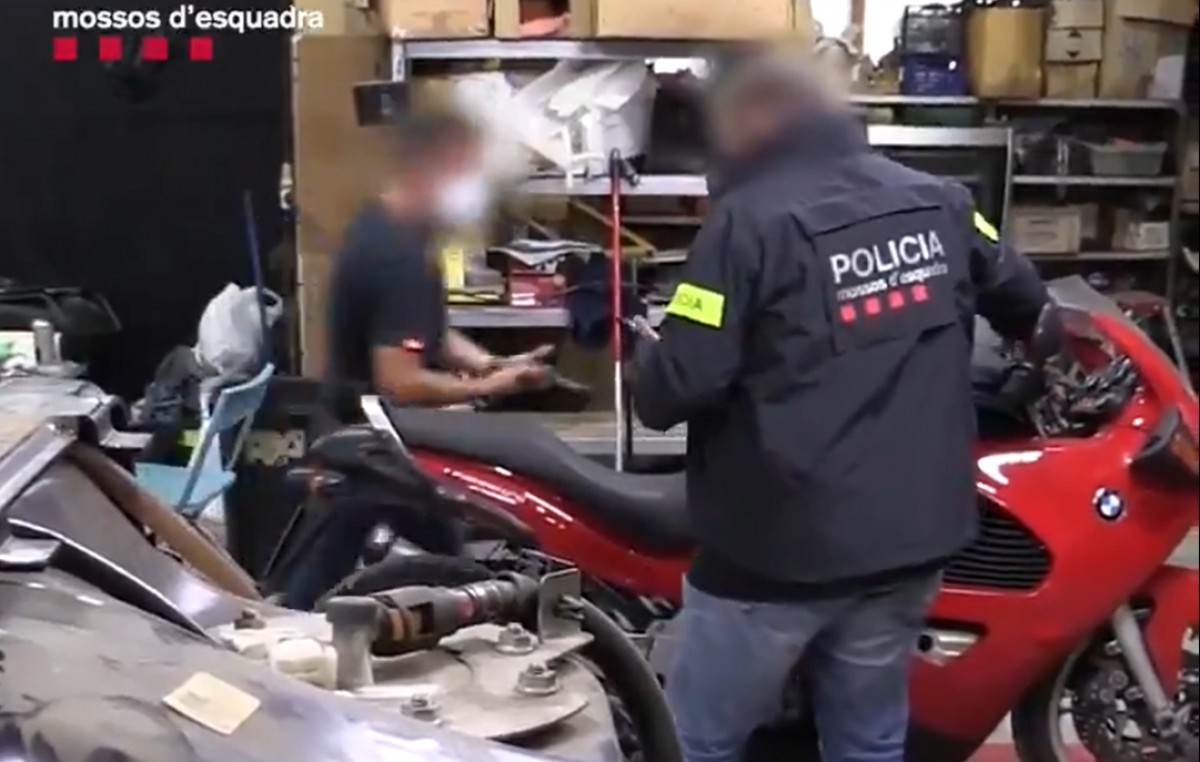 Els Mossos desarticulen una banda criminal que robava motos. 