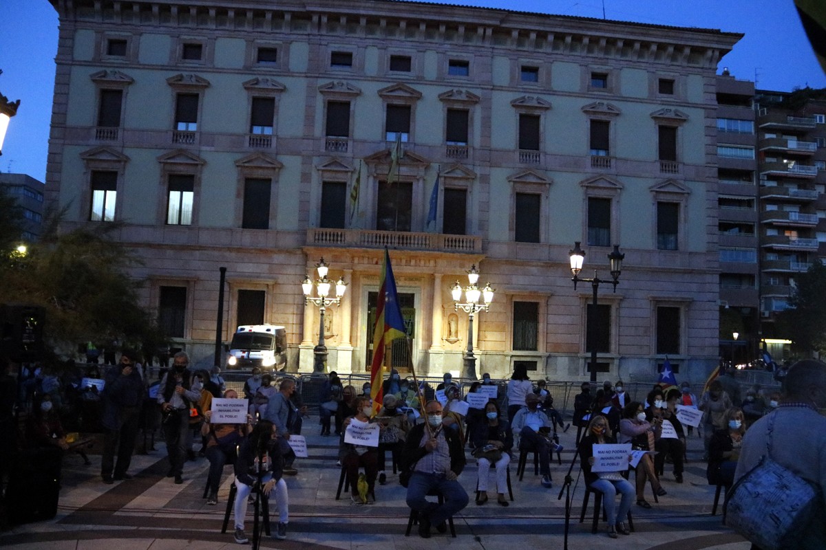 La protesta d'aquest dilluns davant de la subdeegació del govern a Lleida