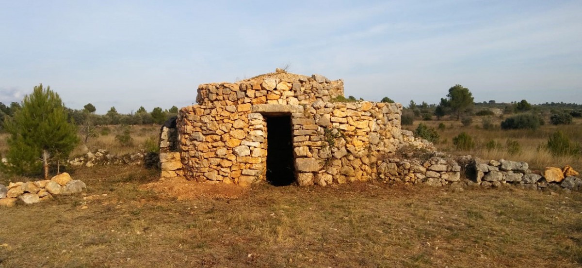 Una barraca de pedra seca un cop reconstruïda.