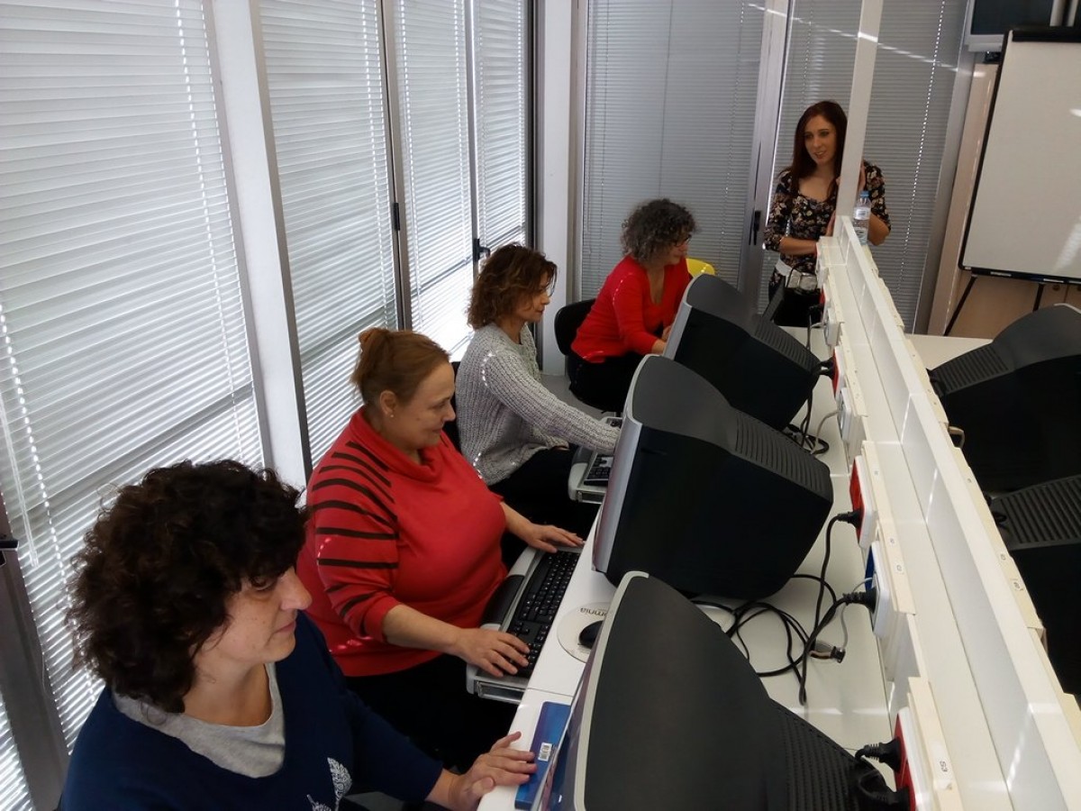 Un dels tallers de la programació de 'Dones Actives' al Punt Òmnia.