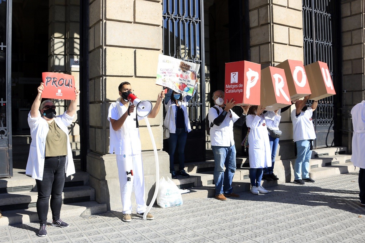 Metges de l'atenció primària, protestant a les portes de l'ICS en el primer dia de vaga