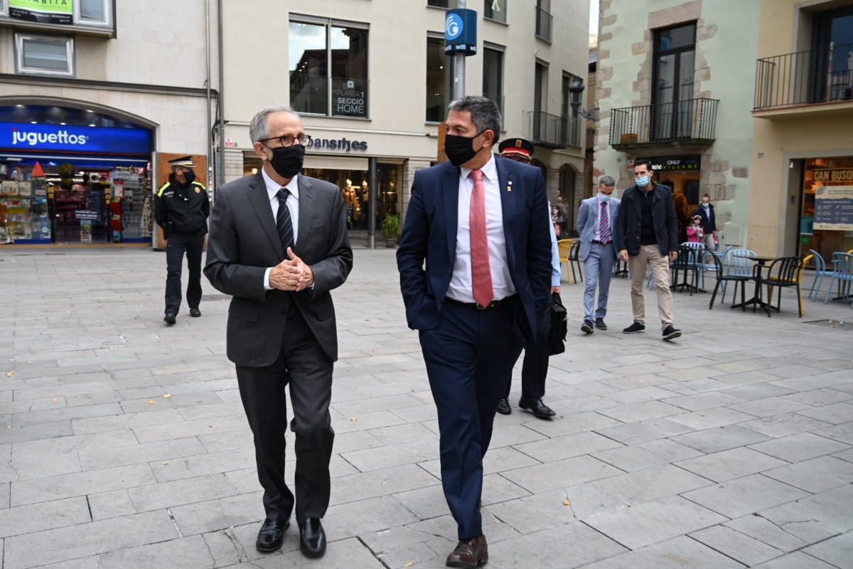 L'alcalde de Granollers, Josep Mayoral, i el conseller d'Interior, Miquel Sàmper, aquest dijous a Granollers