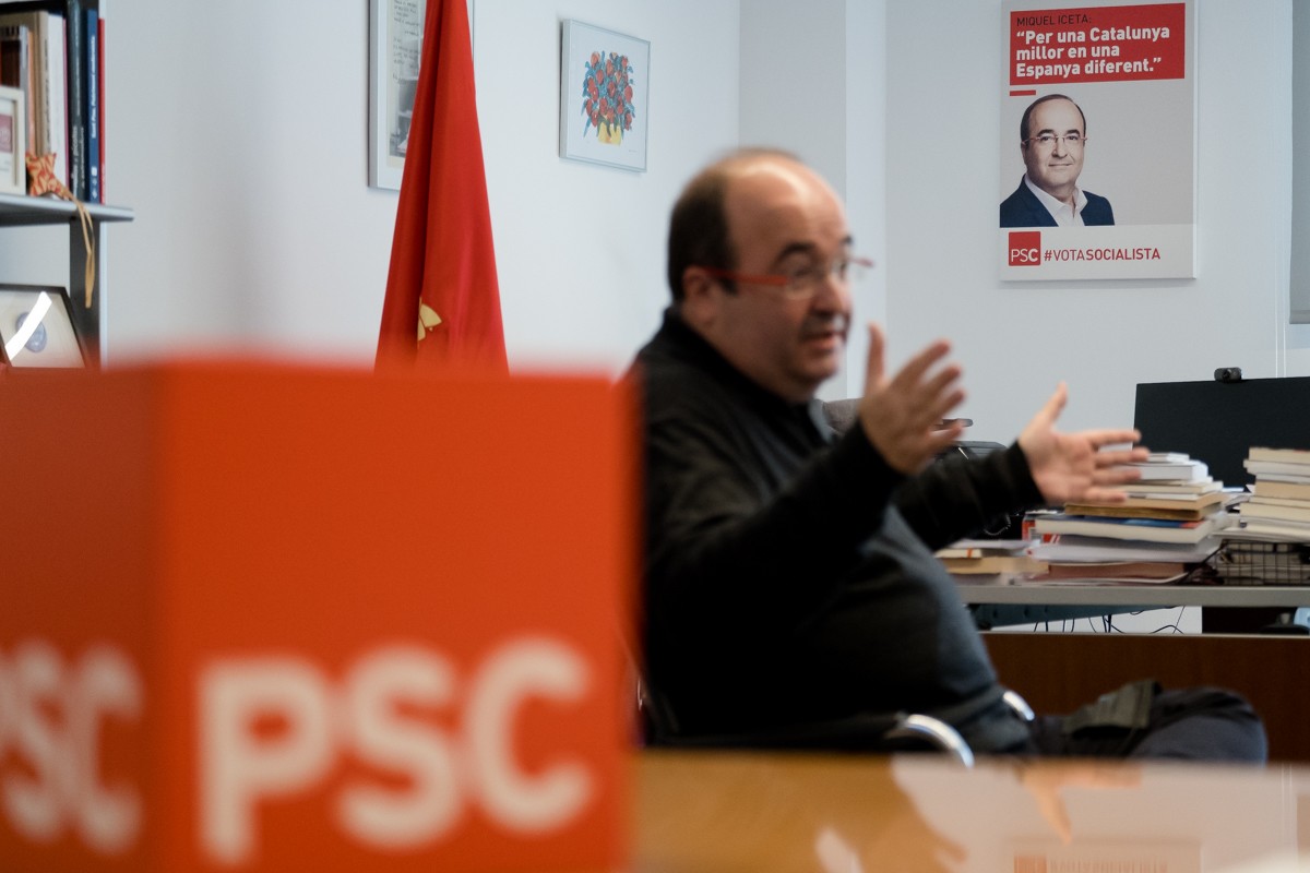 El primer secretari del PSC, Miquel Iceta, al seu despatx