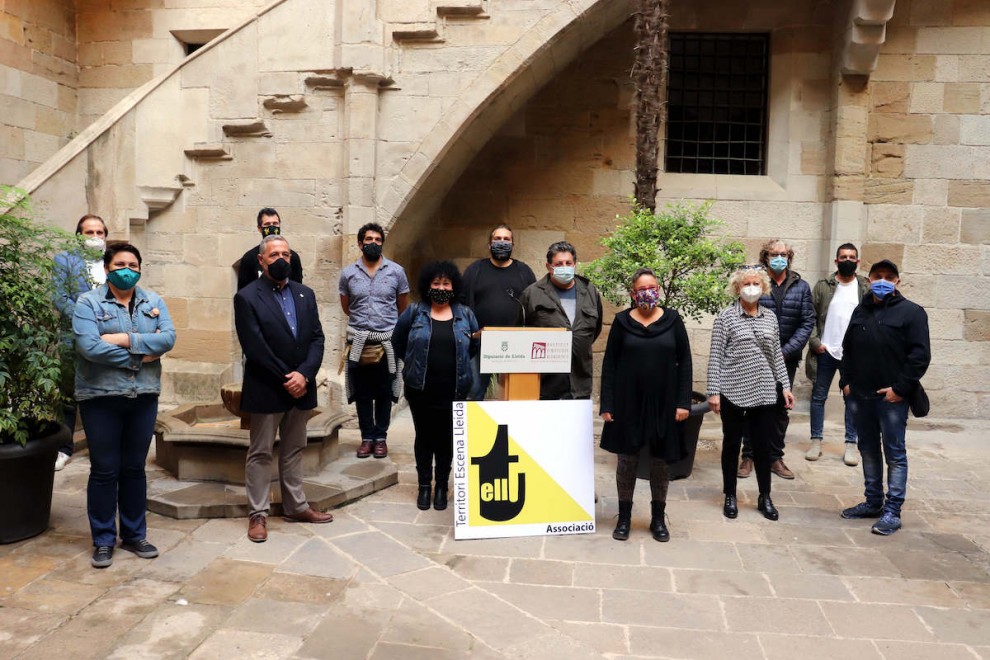 Imatge de la presentació del catàleg 'Tardor a Escena' a l'IEI 