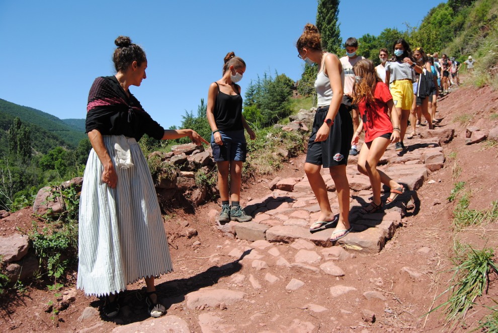 Una visita teatralitzada a un camí recuperat de la Vall de Siarb aquest estiu