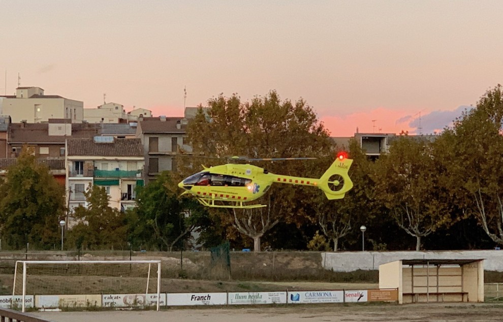 Un helicòpter del SEM aterrant a la base de Tremp