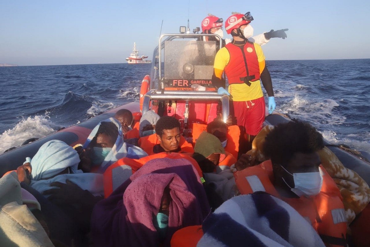 Migrants sub-saharians rescatats a la Mediterrània, rumb a Barcelona.
