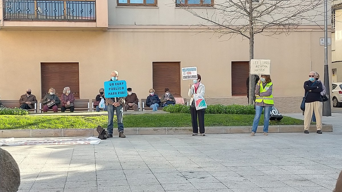Una manifestació a Rubí per reclamar millores en l'atenció sanitària