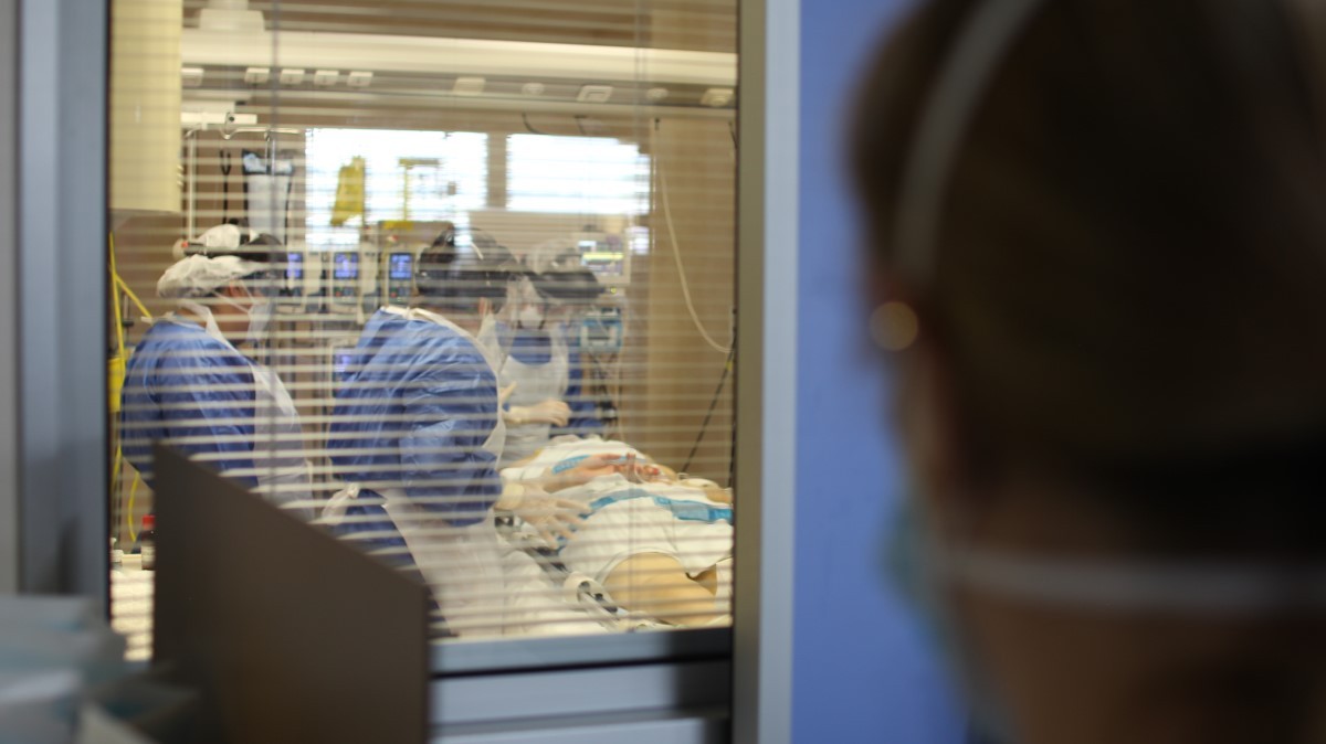 Sanitaris atenen un pacient ingressat a l'hospital de Tortosa