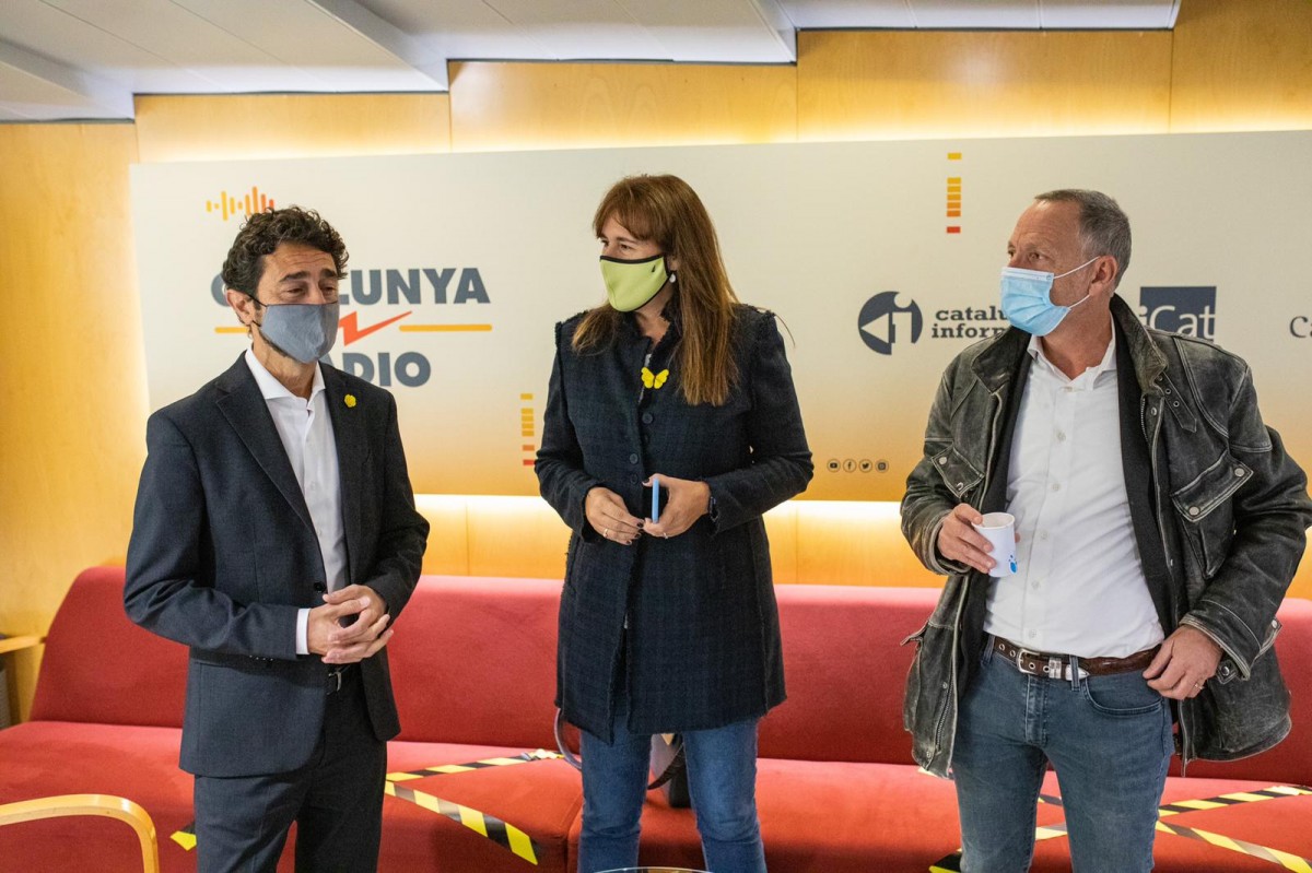 Damià Calvet, Laura Borràs i Jordi Ferrés en el primer debat de candidats a les primàries de Junts.